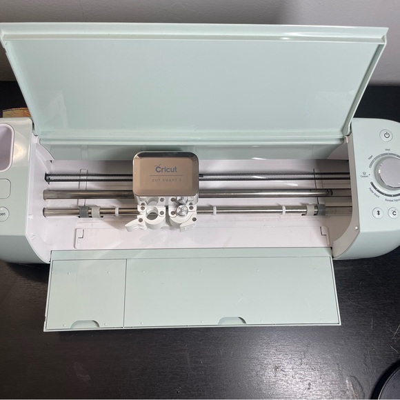 Cricut Other - Cricut Explore Air 2 in Light Green (No Cord)